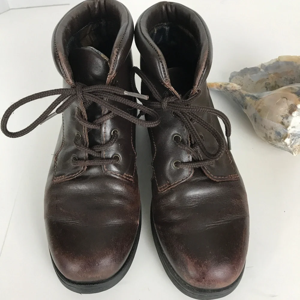 KHOMBU Sz 6 Tie Booties